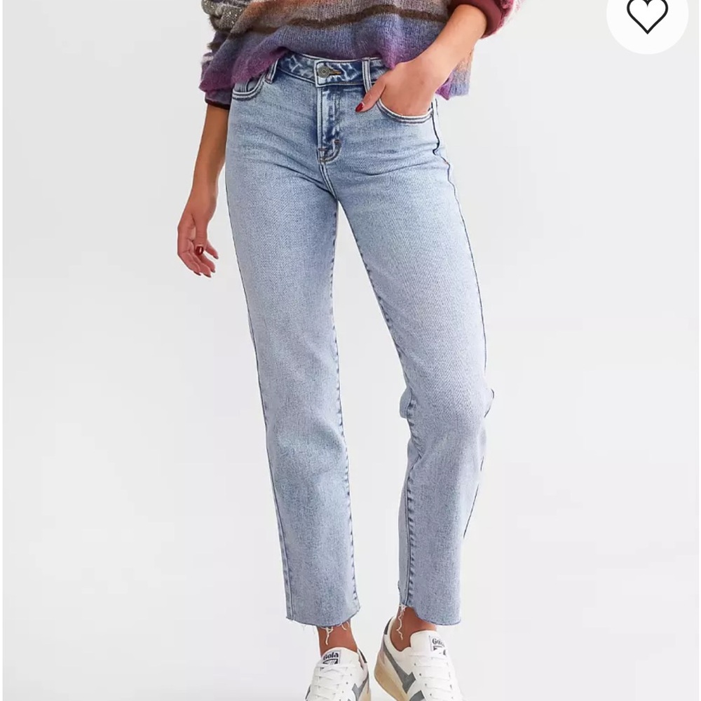 Buckle Women's cropped Straight Leg stretch Jeans